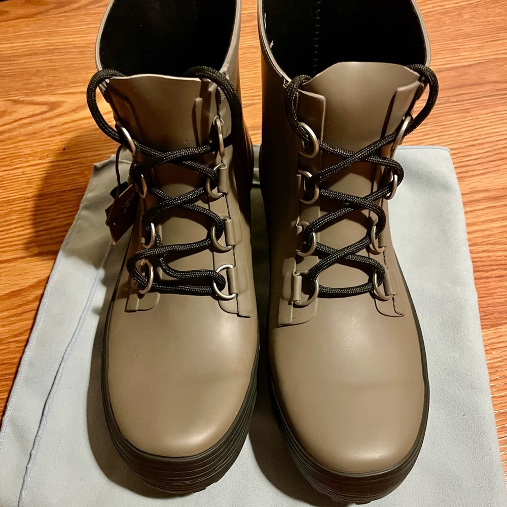Chooka Lace-Up Waterproof Ankle Boots in Dark Taupe sz 8, NWT